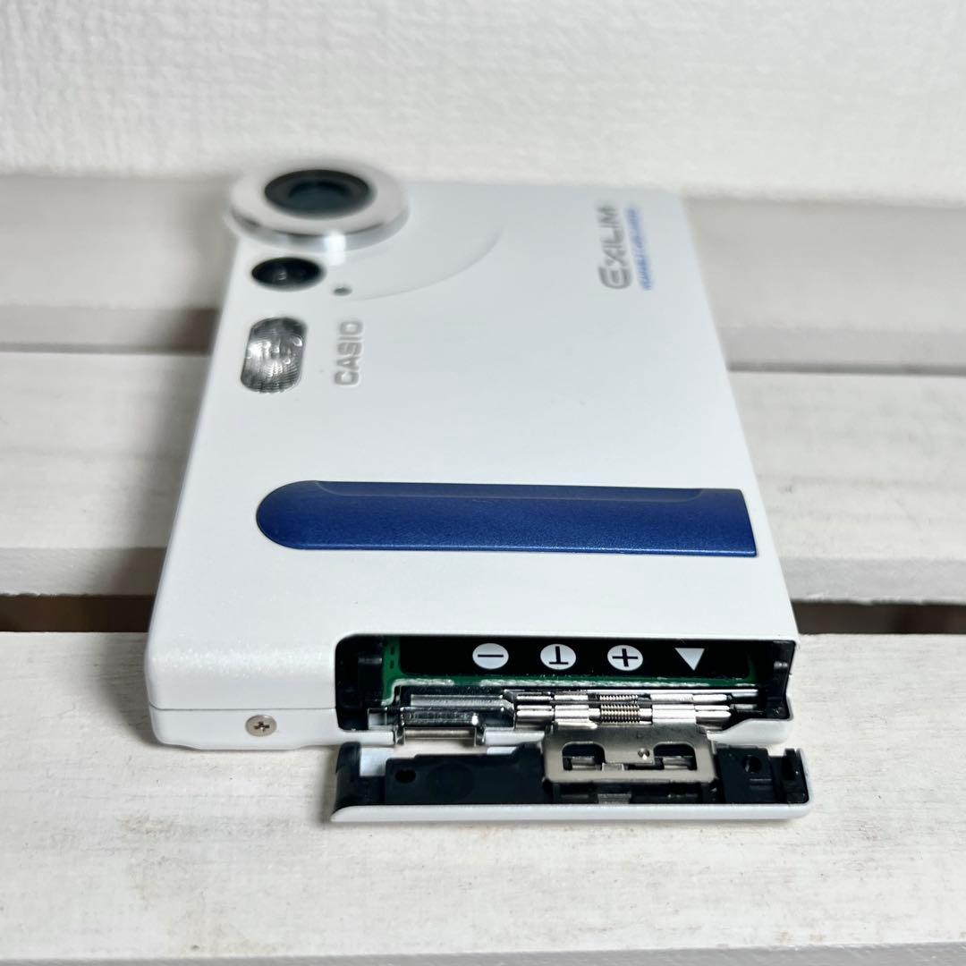 CASIO EXILIM EX-S1 ホワイト　デジカメ　超薄い