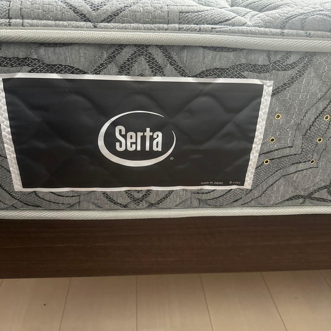 ベッドフレーム付きダブルベット（マットレス)