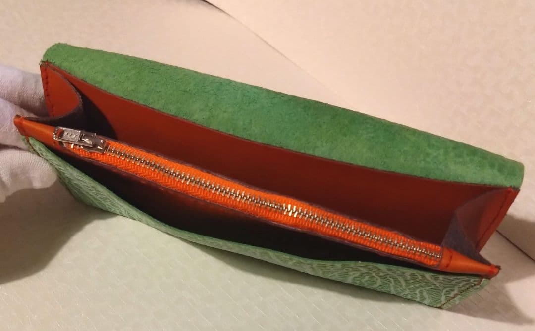 ハンドメイド　メロン革　薄型軽量長財布　本革使用