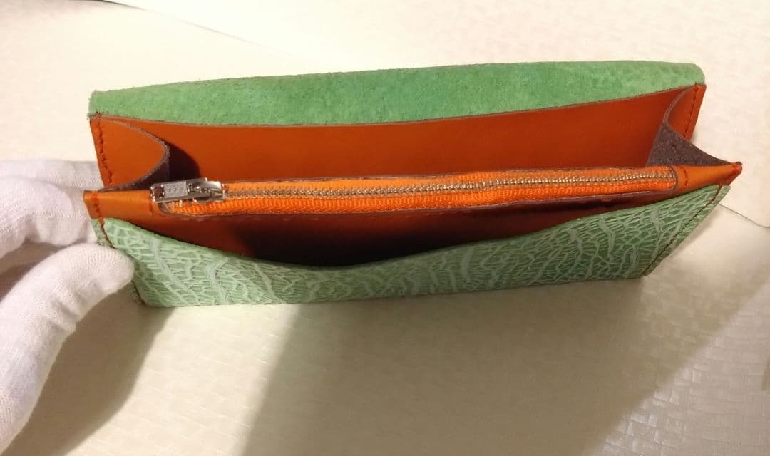 ハンドメイド　メロン革　薄型軽量長財布　本革使用