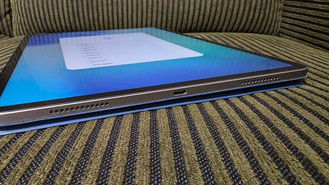 iPad Air (M2) 128GB Wi-Fi 13インチ 本体+ケース