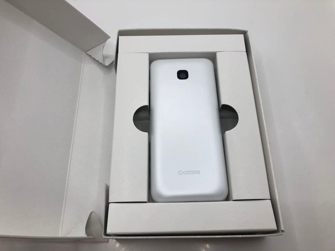 au　GRATINA KYF42 　ホワイト　4G ガラケー　☆未使用☆