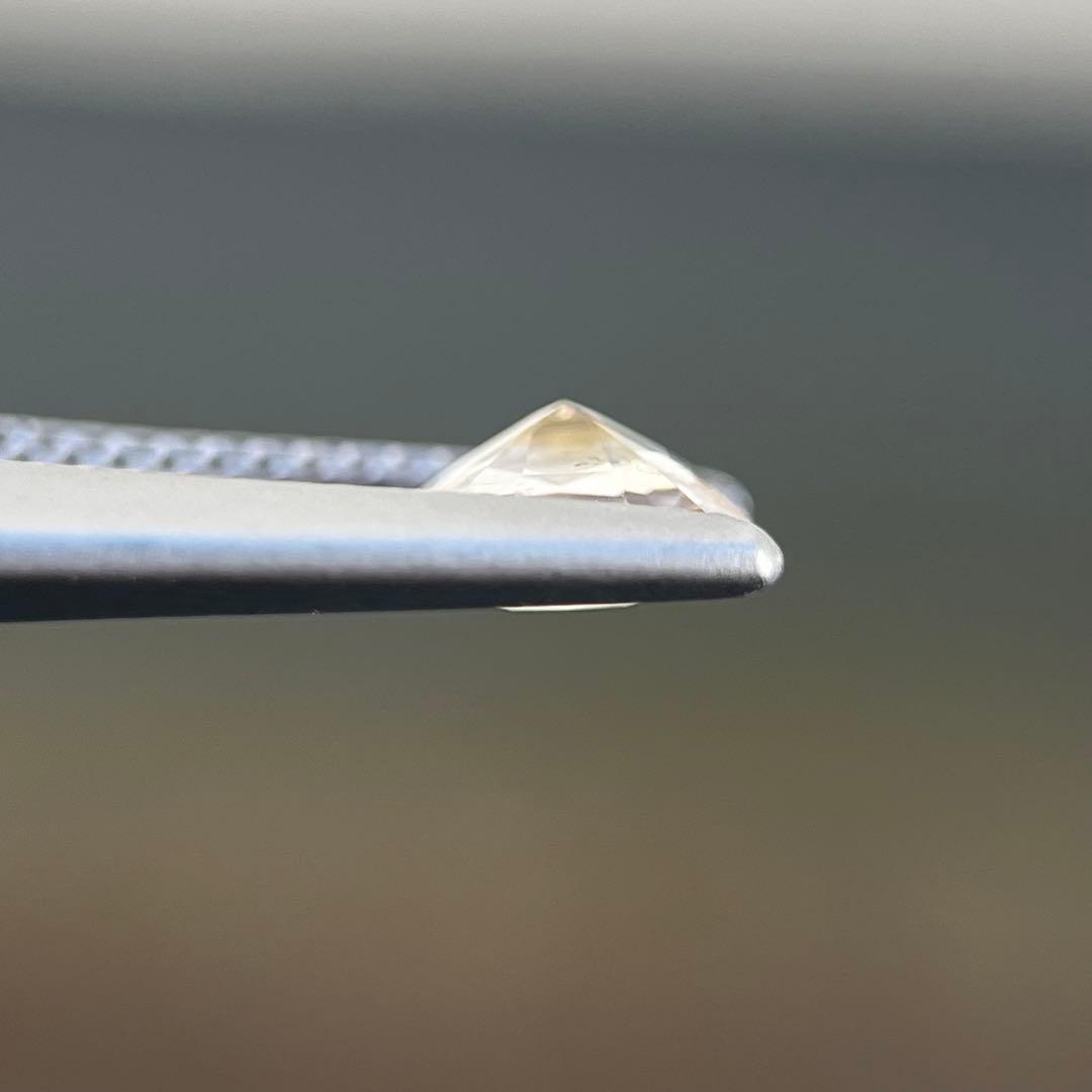 スリランカ産非加熱天然ブラウニッシュイエローサファイア