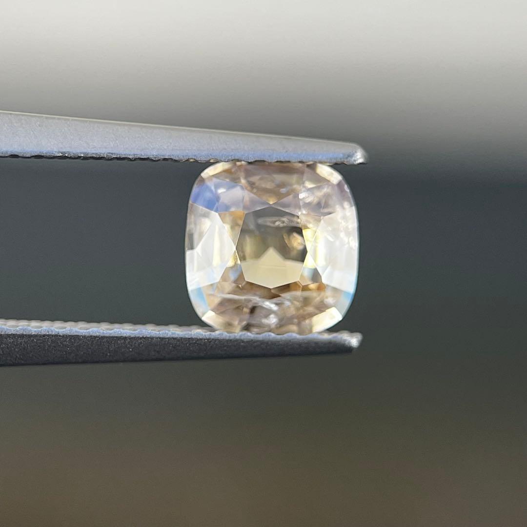 スリランカ産非加熱天然ブラウニッシュイエローサファイア