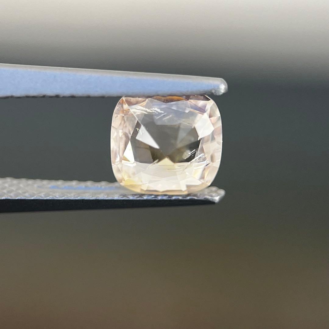 スリランカ産非加熱天然ブラウニッシュイエローサファイア