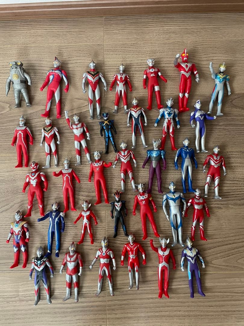 【大量】ウルトラマン＋怪獣 フィギュア約100体 おまけ付き まとめ売り