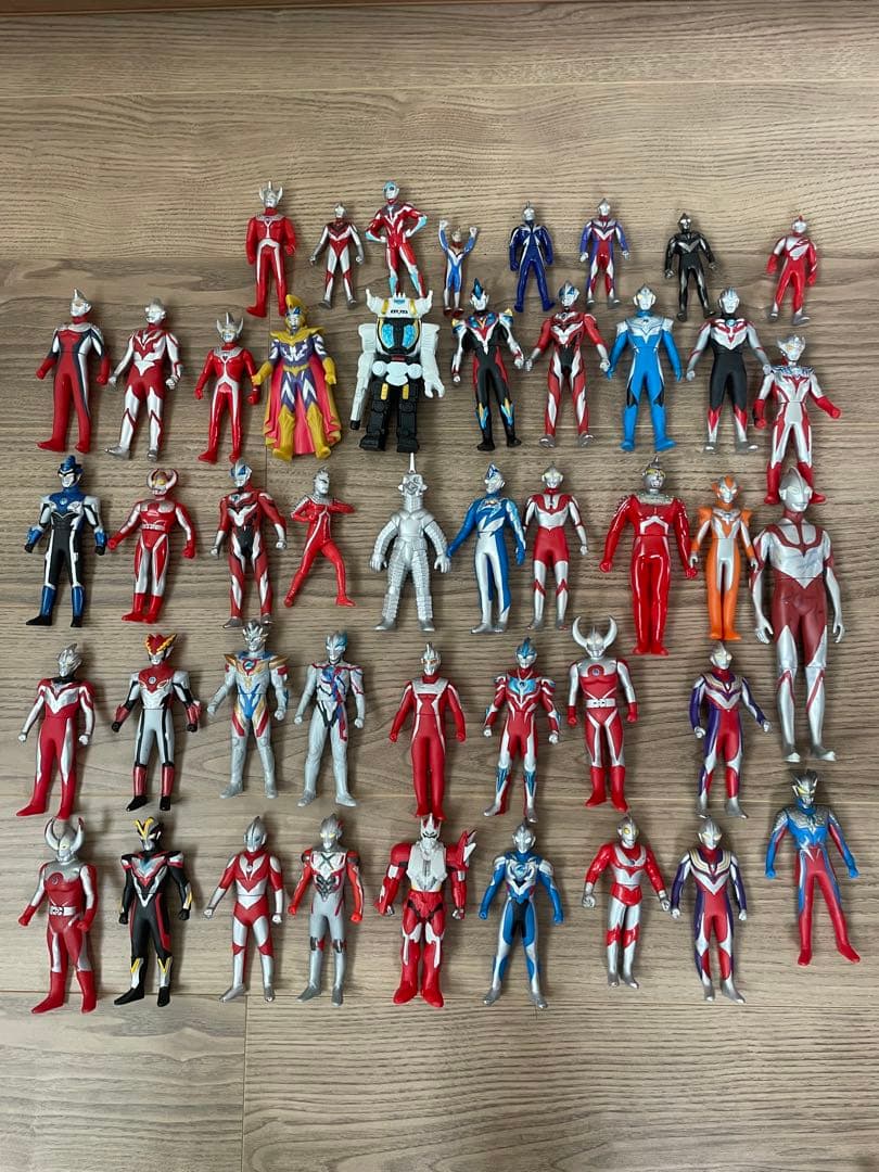 【大量】ウルトラマン＋怪獣 フィギュア約100体 おまけ付き まとめ売り