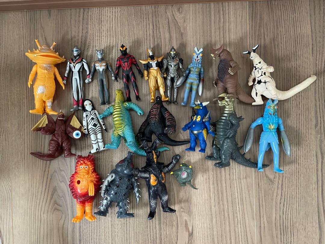 【大量】ウルトラマン＋怪獣 フィギュア約100体 おまけ付き まとめ売り