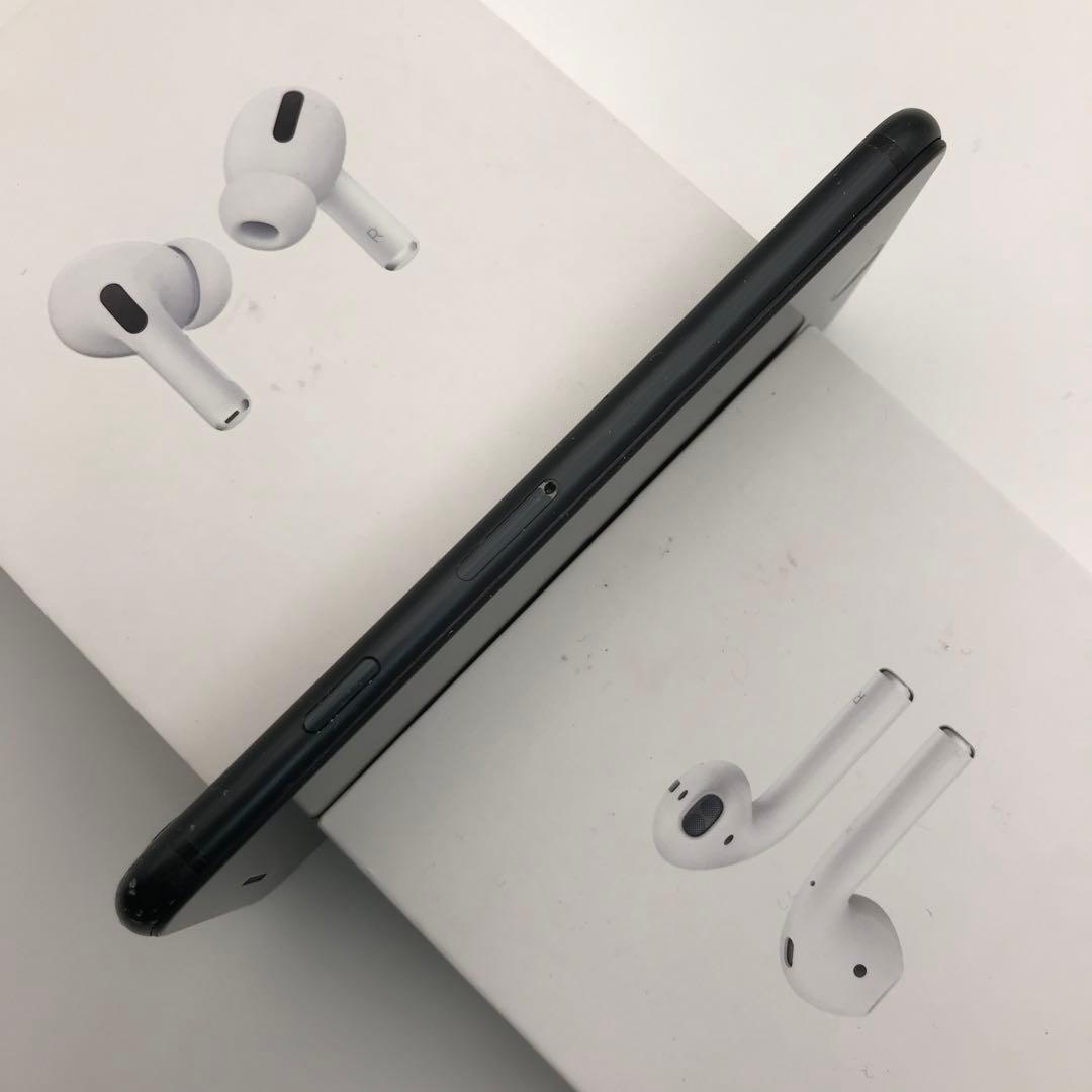 iPhoneSE2 ブラック64GB 100%背面割れあり