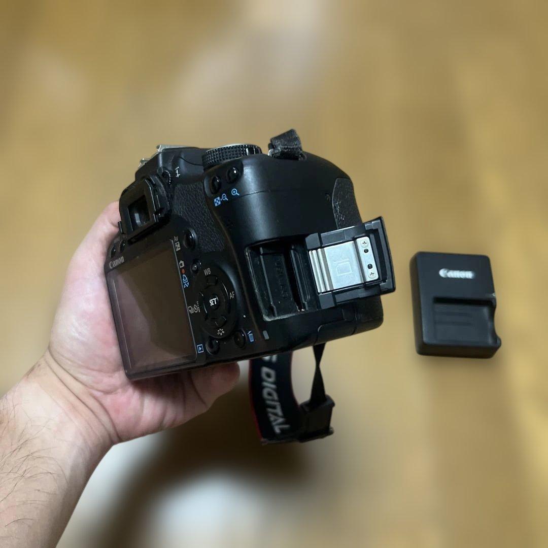 【動作確認済】Canon EOS kiss x3　本体・ガイド本等付き