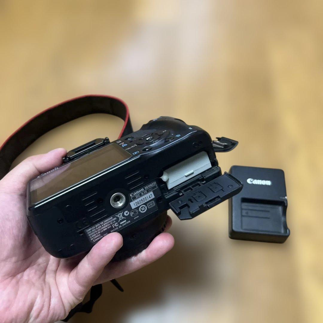 【動作確認済】Canon EOS kiss x3　本体・ガイド本等付き