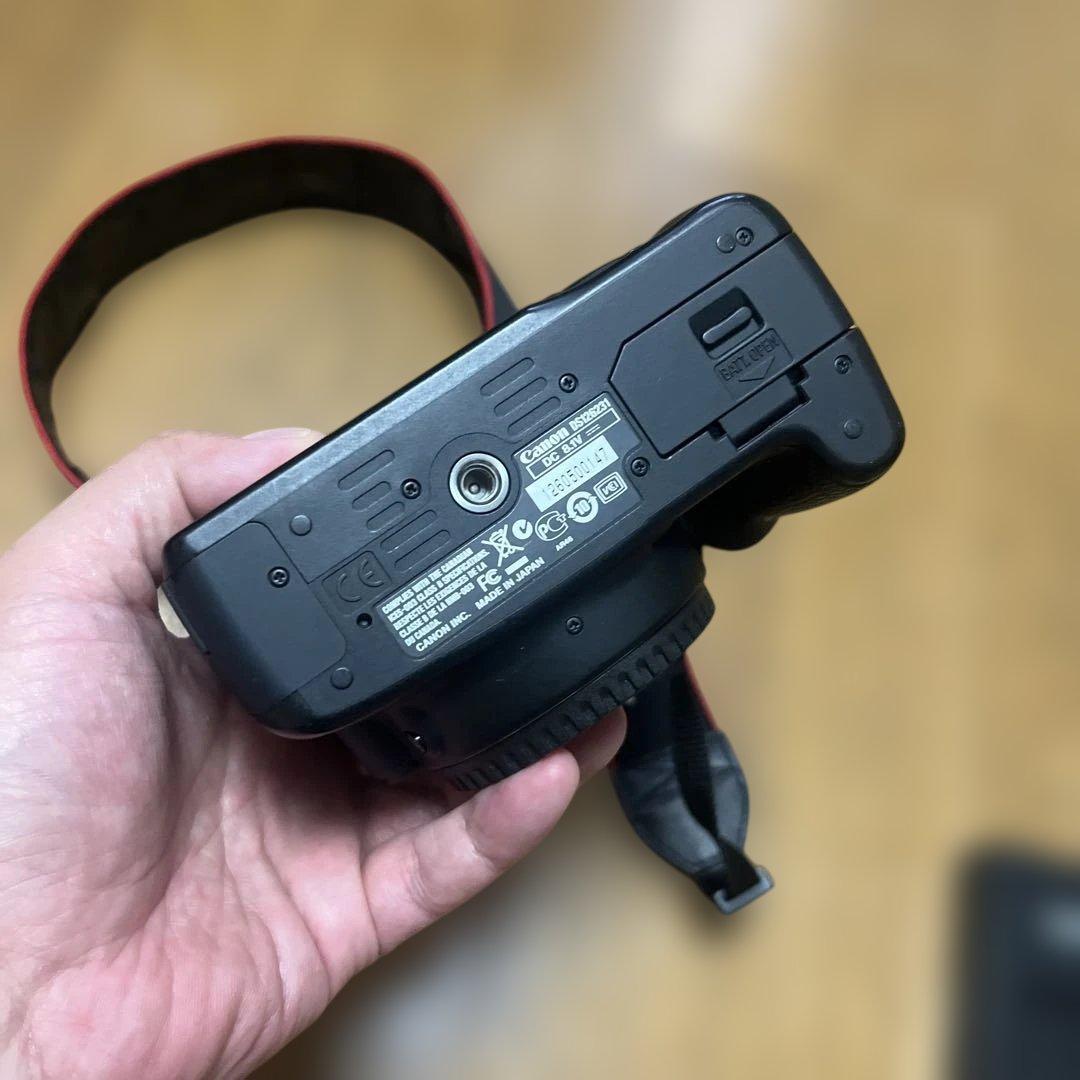 【動作確認済】Canon EOS kiss x3　本体・ガイド本等付き