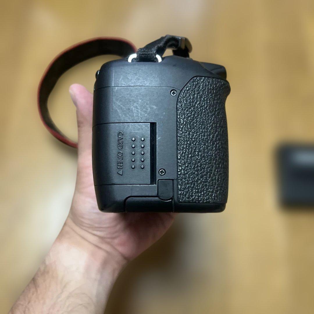 【動作確認済】Canon EOS kiss x3　本体・ガイド本等付き