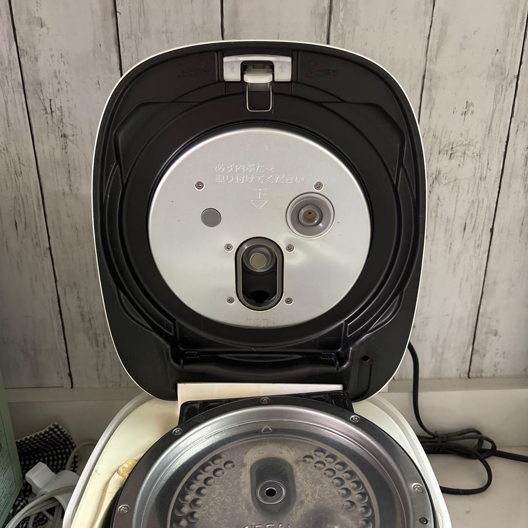 【ジャンク品】東芝　真空IHジャー炊飯器　5.5合炊き　白　炎匠炊き
