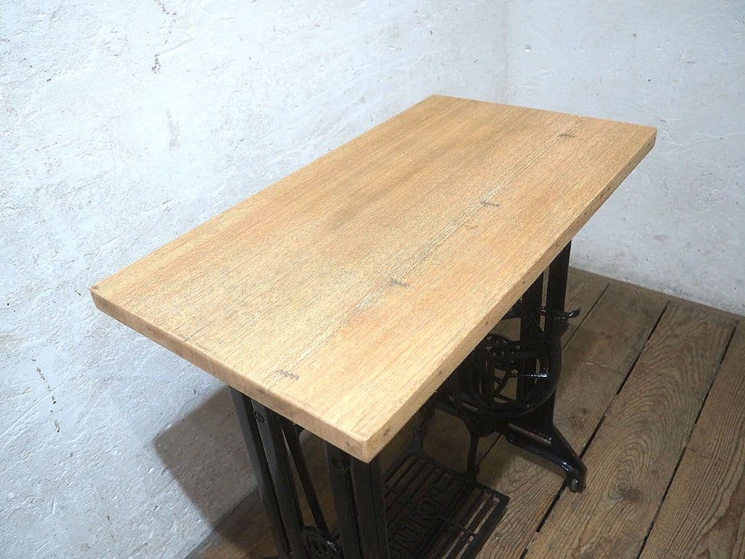1494 黒ペンキのミシンテーブル　展示台　デスク　リメイク　レトロ　ビンテージ