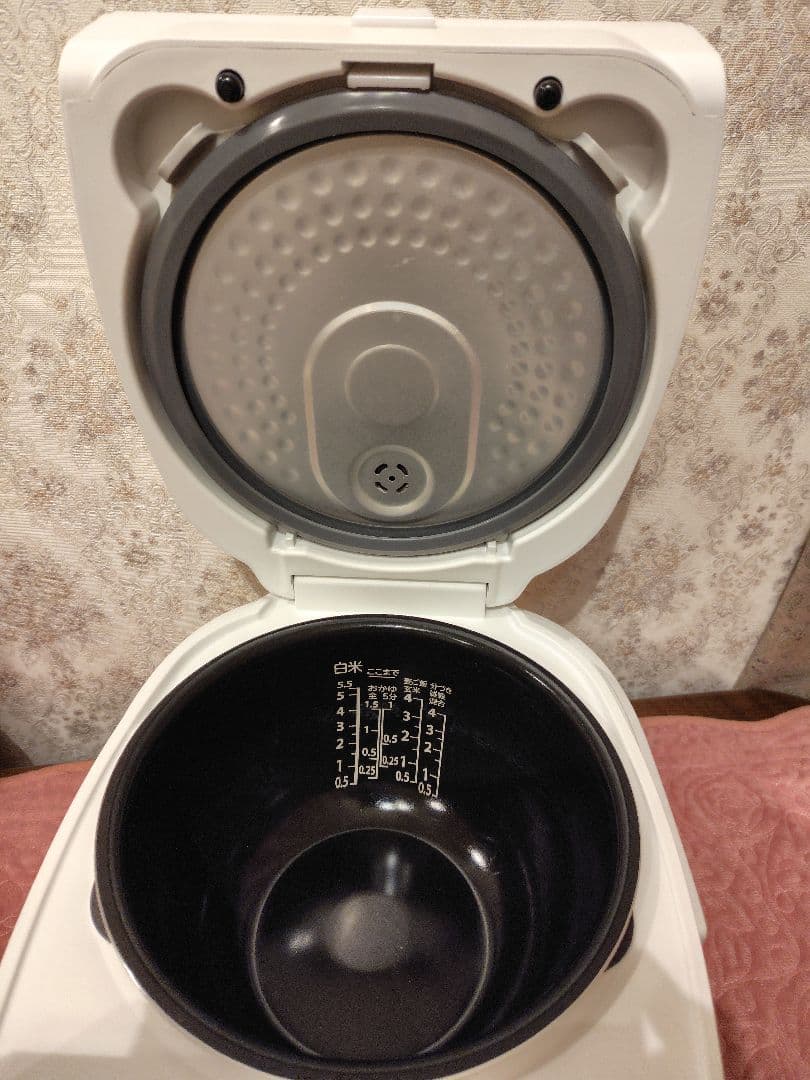 【中古品】TOSHIBA★東芝RC-10HW炊飯器IH加熱5.5合2025年製