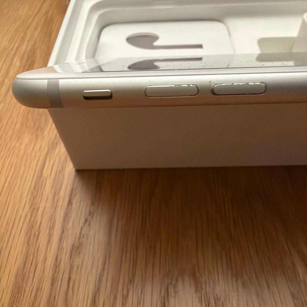 Apple iPhone 7 128GB シルバー