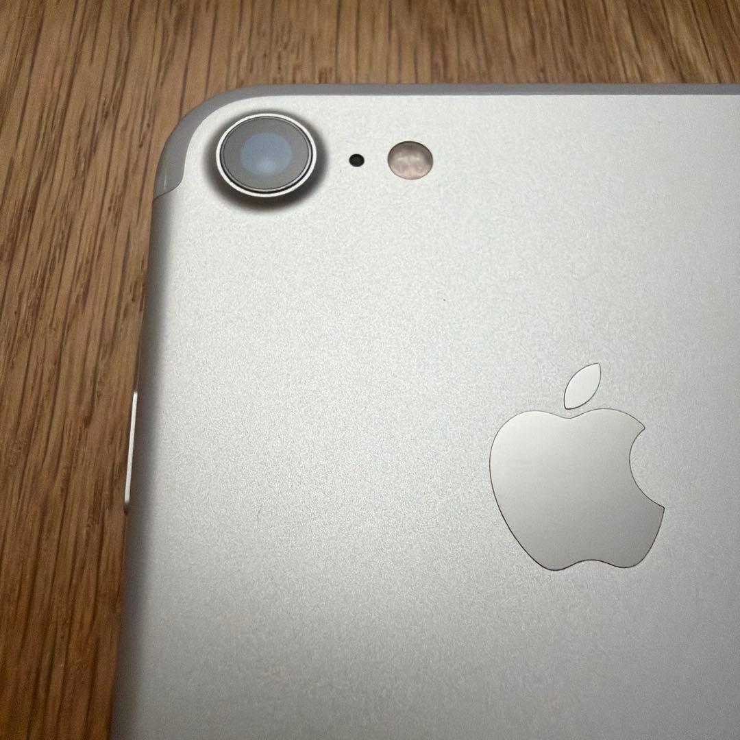 Apple iPhone 7 128GB シルバー