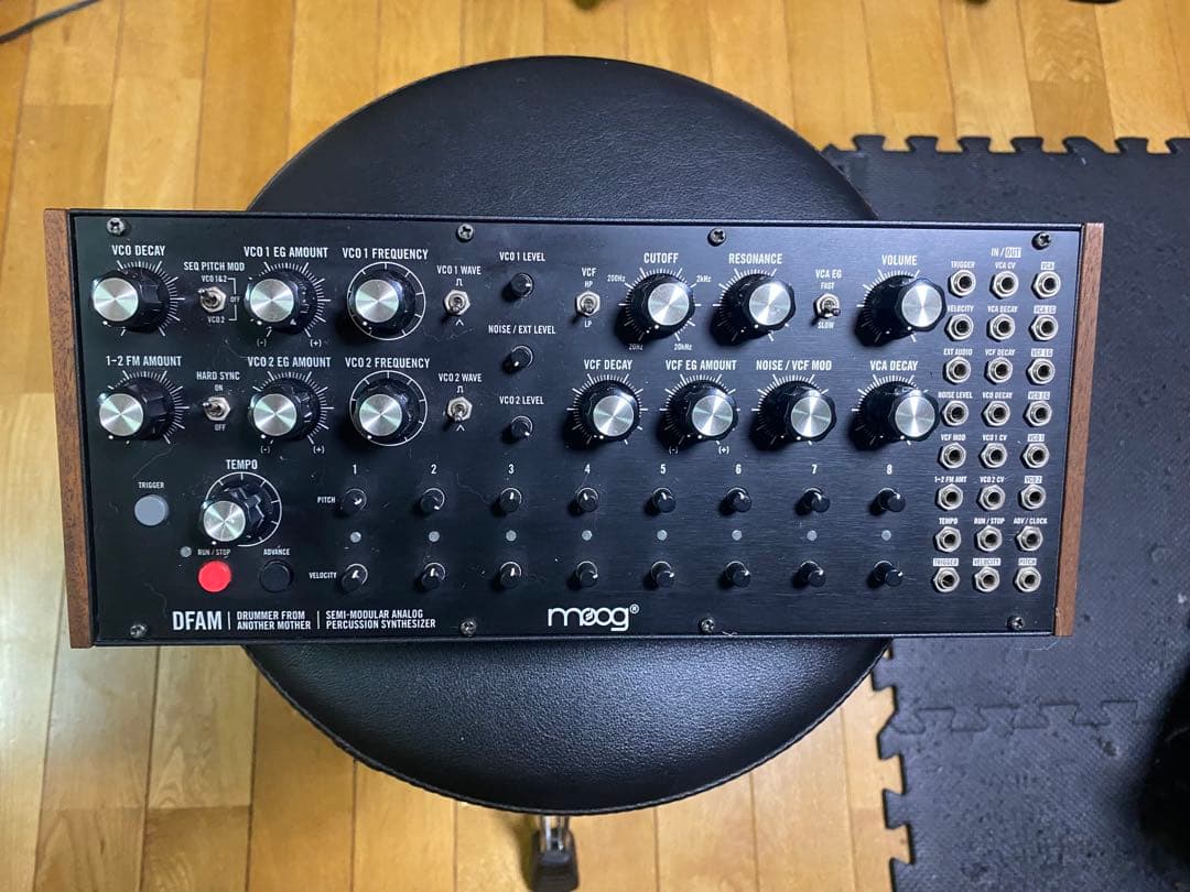 Moog DFAM セミモジュラーシンセサイザー