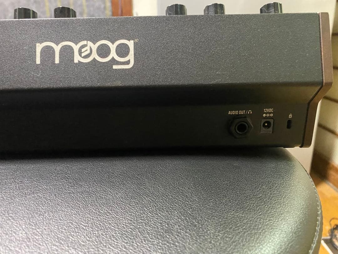Moog DFAM セミモジュラーシンセサイザー