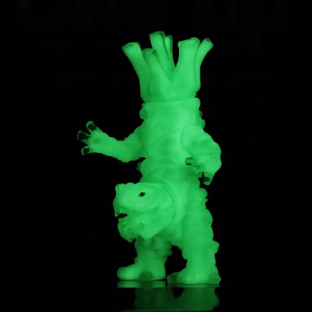 One up. ご当地怪獣ソフビ　ツーン 蓄光