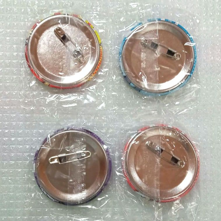 ワンパンマン　ぴた！でふぉめ　缶バッジ　4点セット