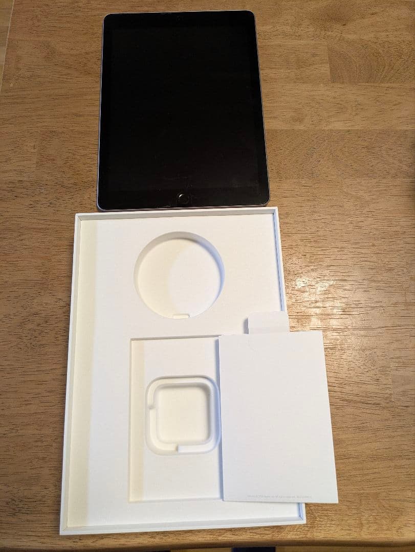 Apple iPad 2018 第6世代　Wi-Fiモデル　スペースグレー 本体