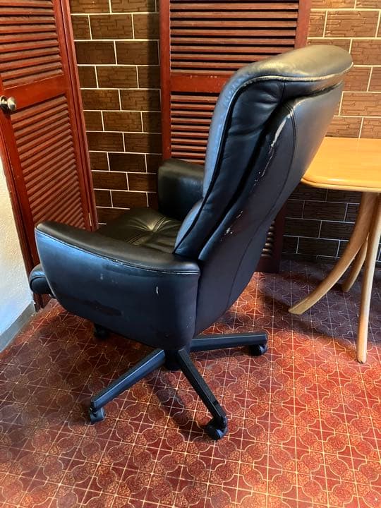 カリモク　レザーデスクチェアー