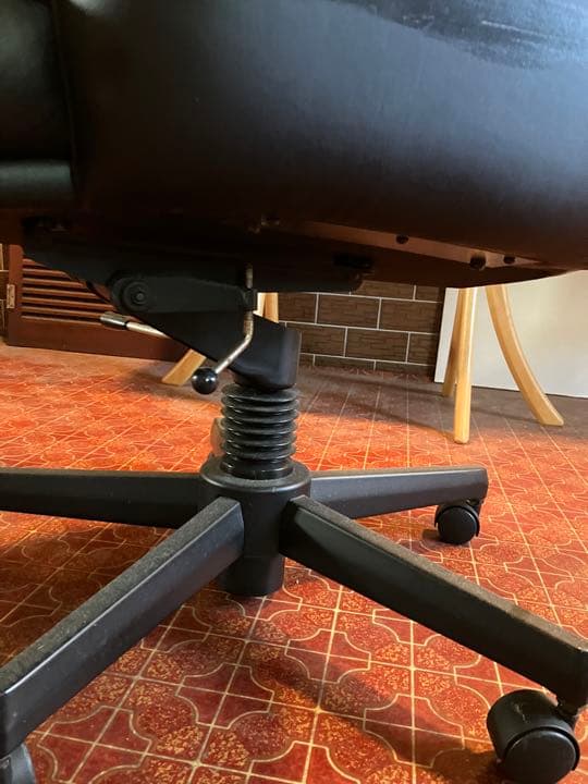 カリモク　レザーデスクチェアー