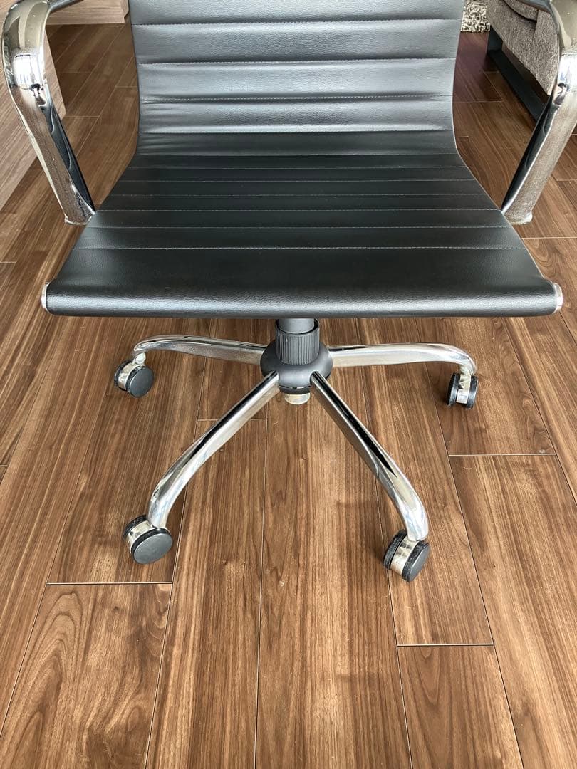 イームズ アルミナムチェアー リプロダクト品 黒革 デザイナーズ 送料込み