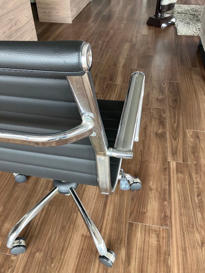 イームズ アルミナムチェアー リプロダクト品 黒革 デザイナーズ 送料込み