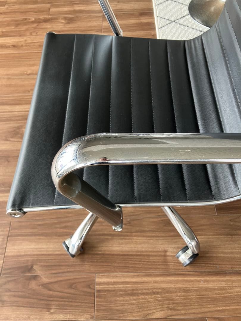 イームズ アルミナムチェアー リプロダクト品 黒革 デザイナーズ 送料込み