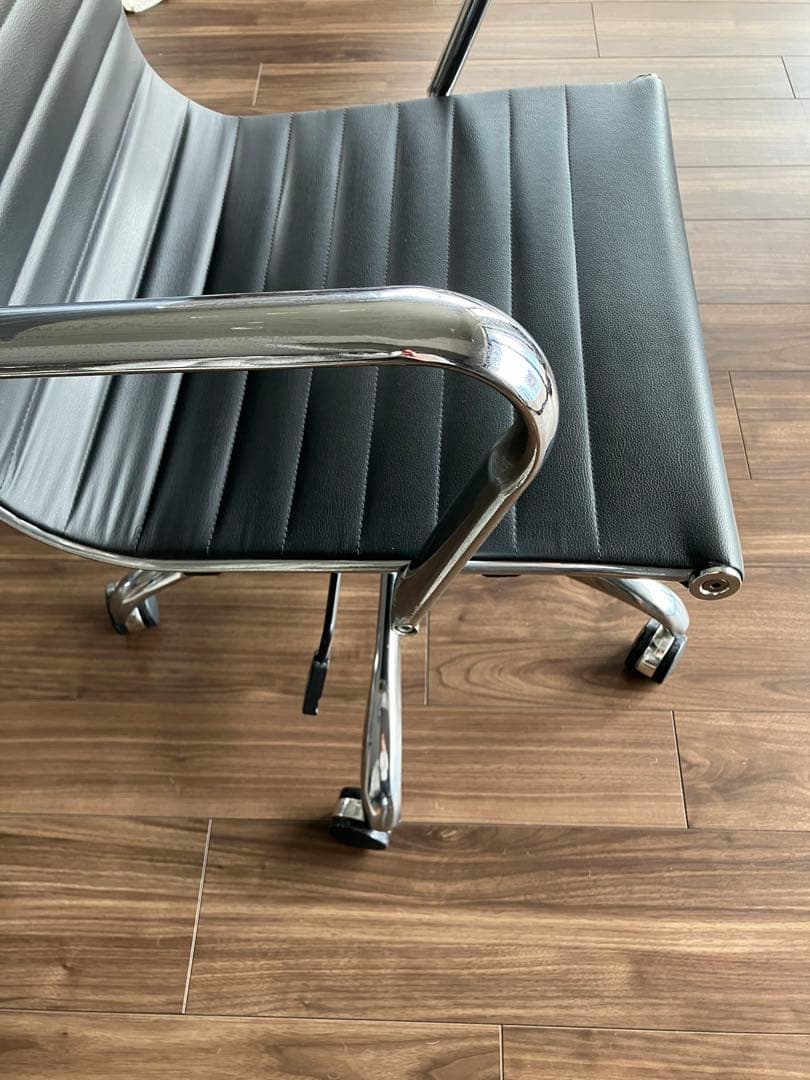 イームズ アルミナムチェアー リプロダクト品 黒革 デザイナーズ 送料込み