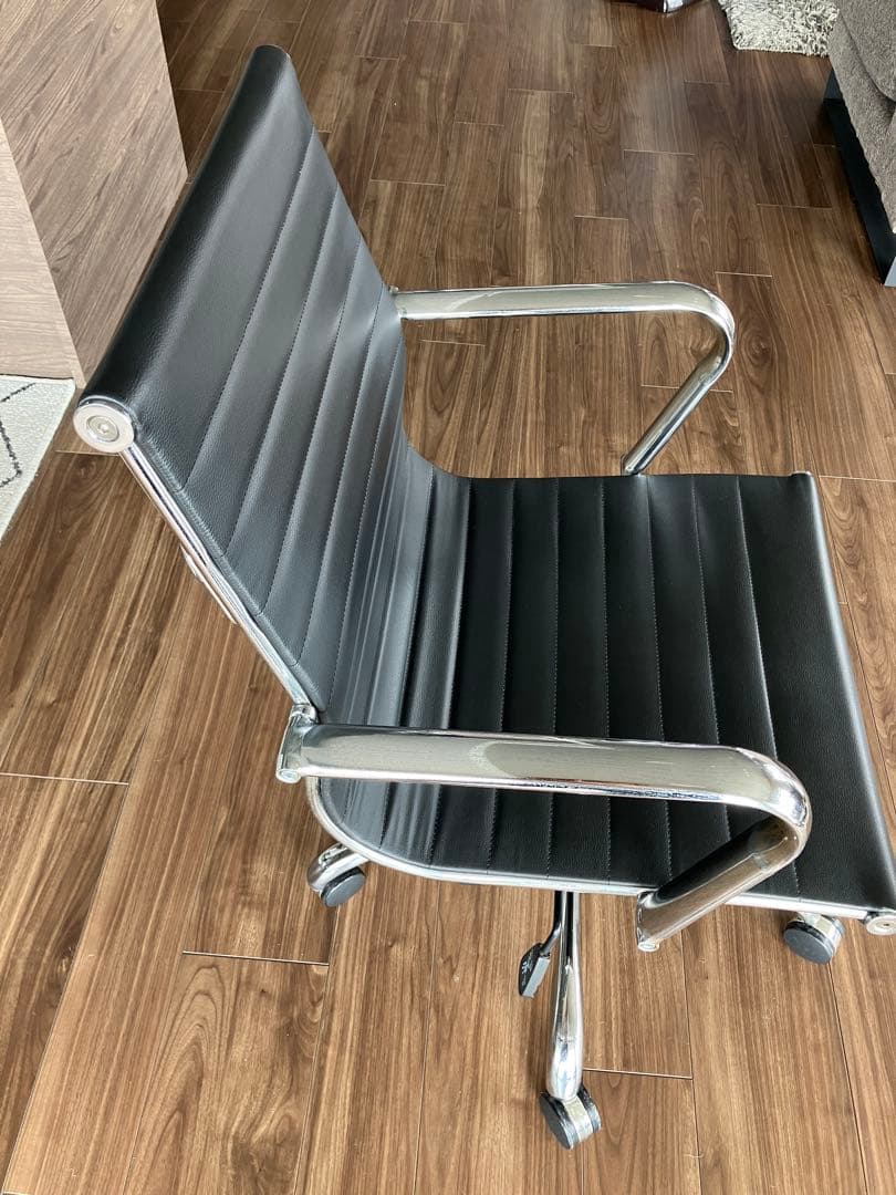 イームズ アルミナムチェアー リプロダクト品 黒革 デザイナーズ 送料込み