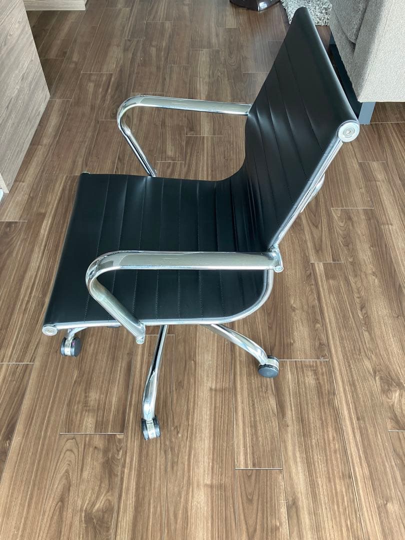 イームズ アルミナムチェアー リプロダクト品 黒革 デザイナーズ 送料込み