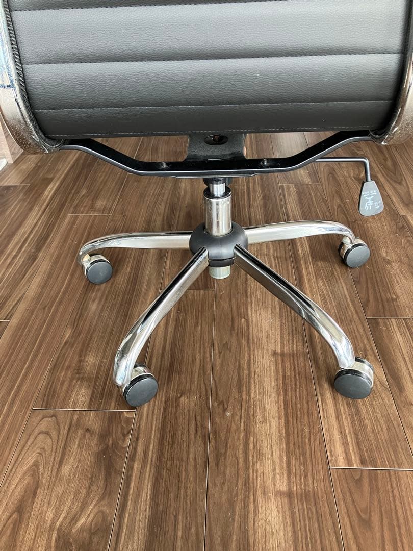 イームズ アルミナムチェアー リプロダクト品 黒革 デザイナーズ 送料込み