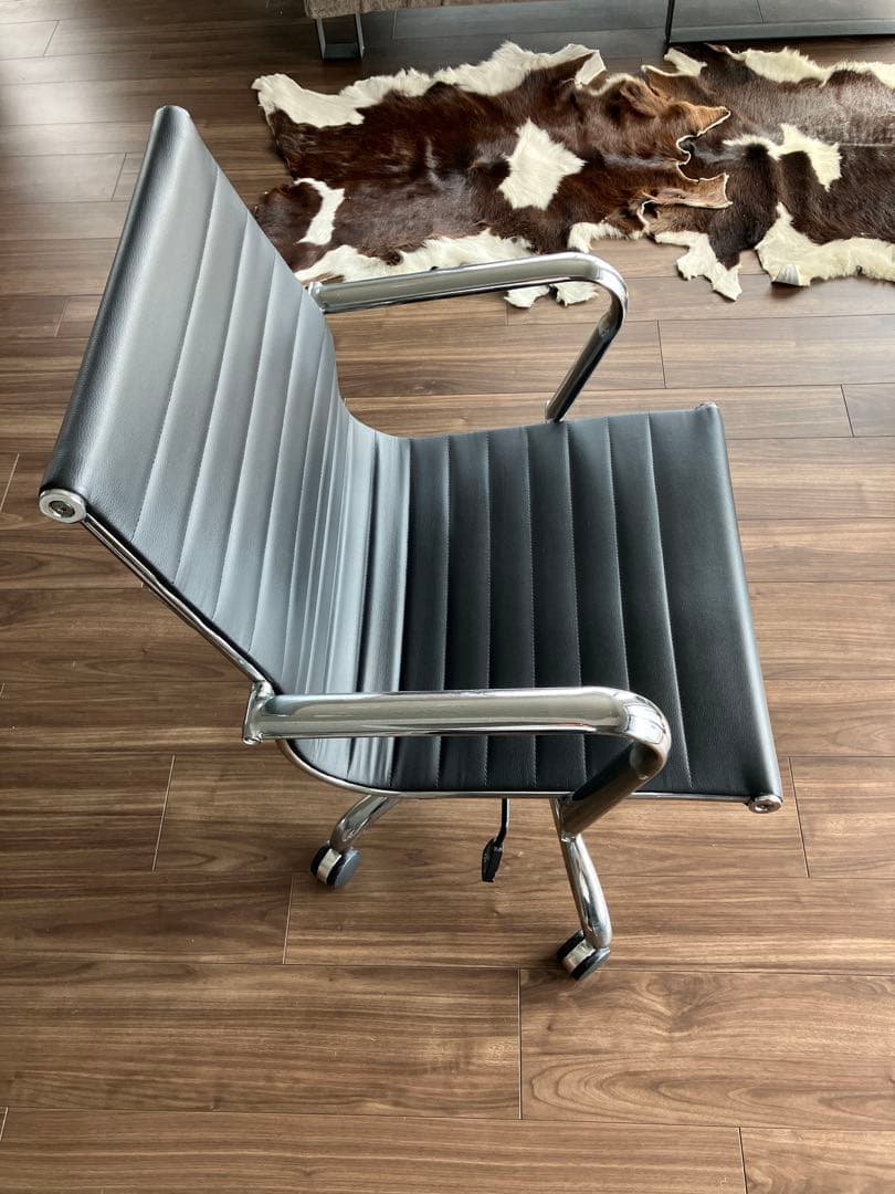 イームズ アルミナムチェアー リプロダクト品 黒革 デザイナーズ 送料込み