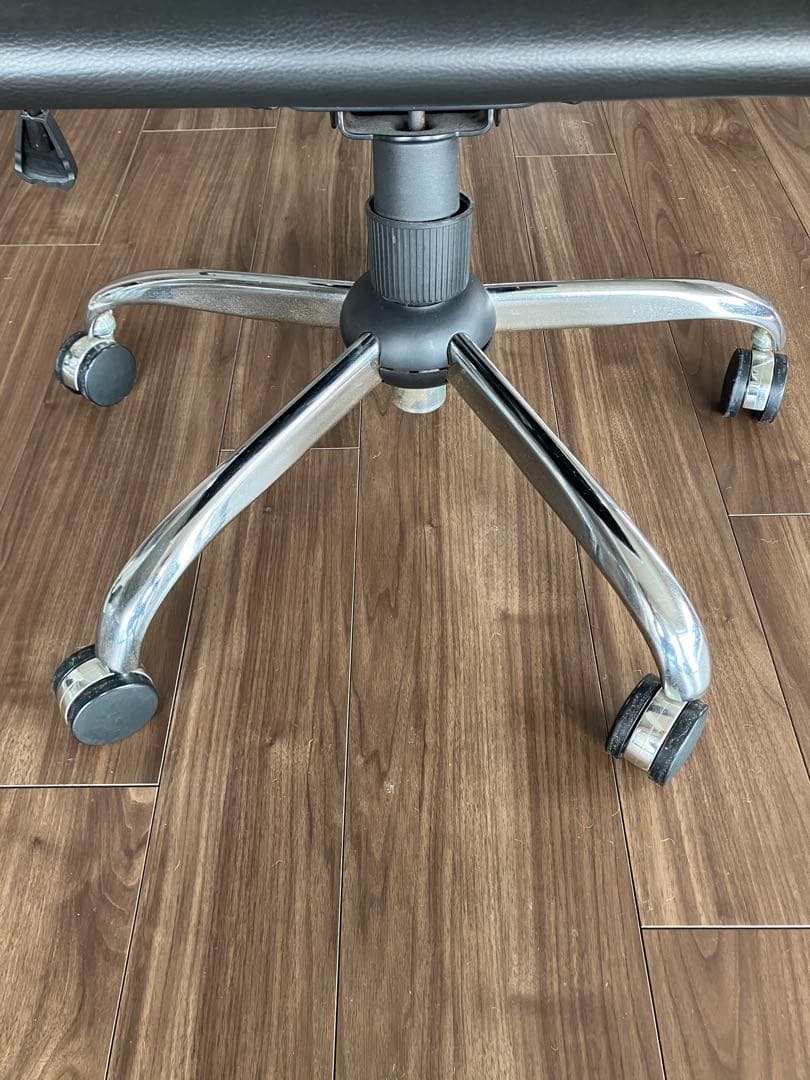 イームズ アルミナムチェアー リプロダクト品 黒革 デザイナーズ 送料込み