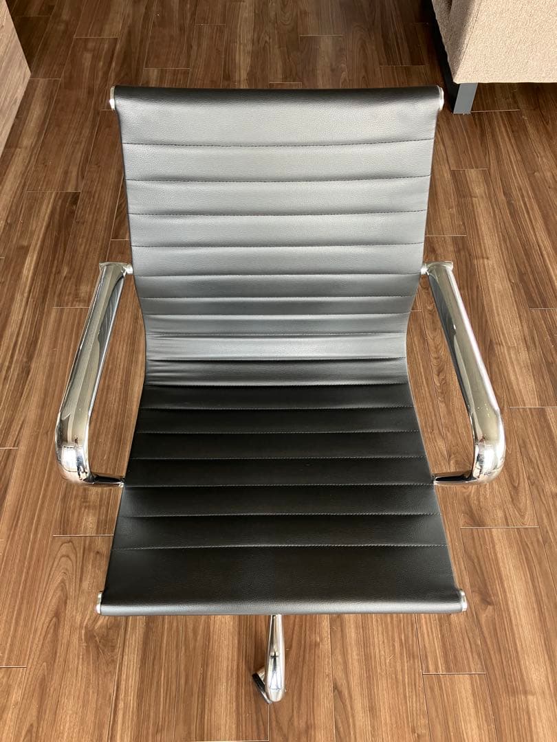 イームズ アルミナムチェアー リプロダクト品 黒革 デザイナーズ 送料込み