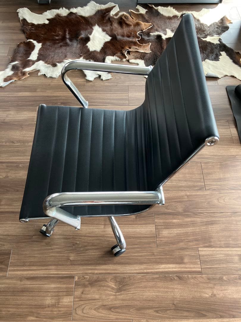 イームズ アルミナムチェアー リプロダクト品 黒革 デザイナーズ 送料込み