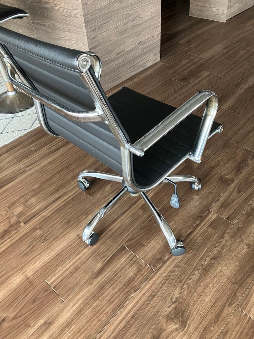 イームズ アルミナムチェアー リプロダクト品 黒革 デザイナーズ 送料込み