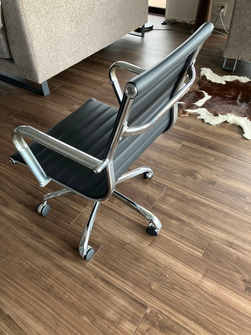 イームズ アルミナムチェアー リプロダクト品 黒革 デザイナーズ 送料込み