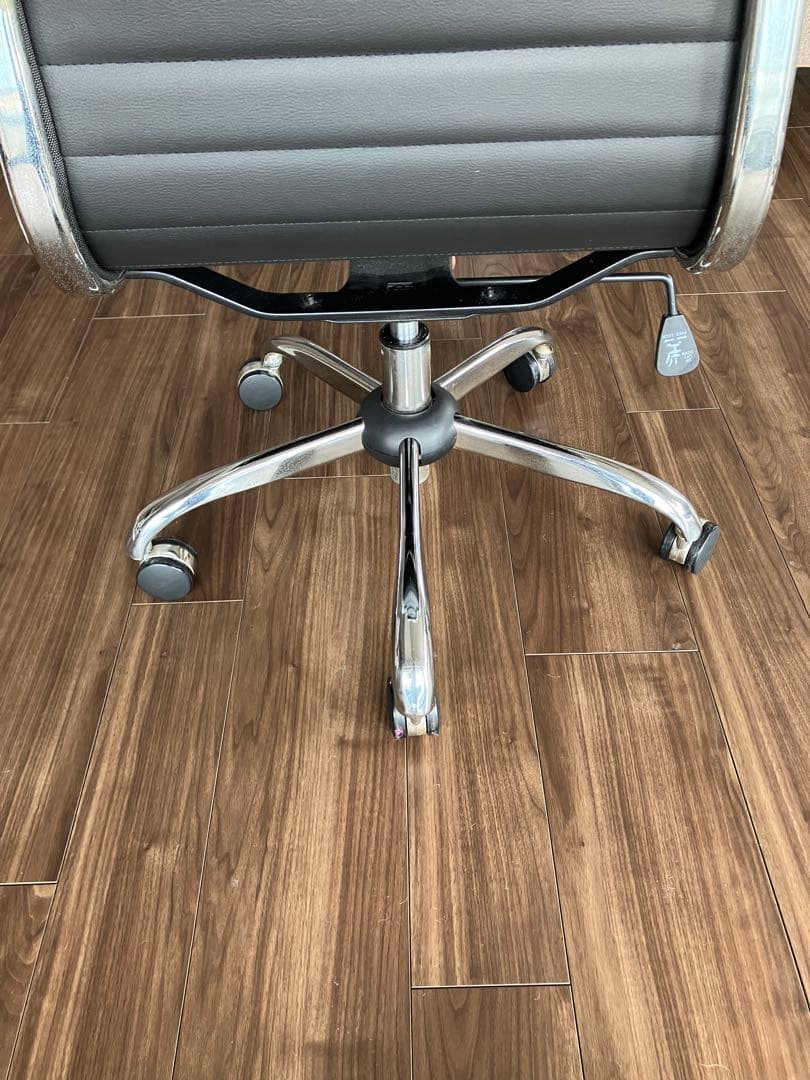 イームズ アルミナムチェアー リプロダクト品 黒革 デザイナーズ 送料込み