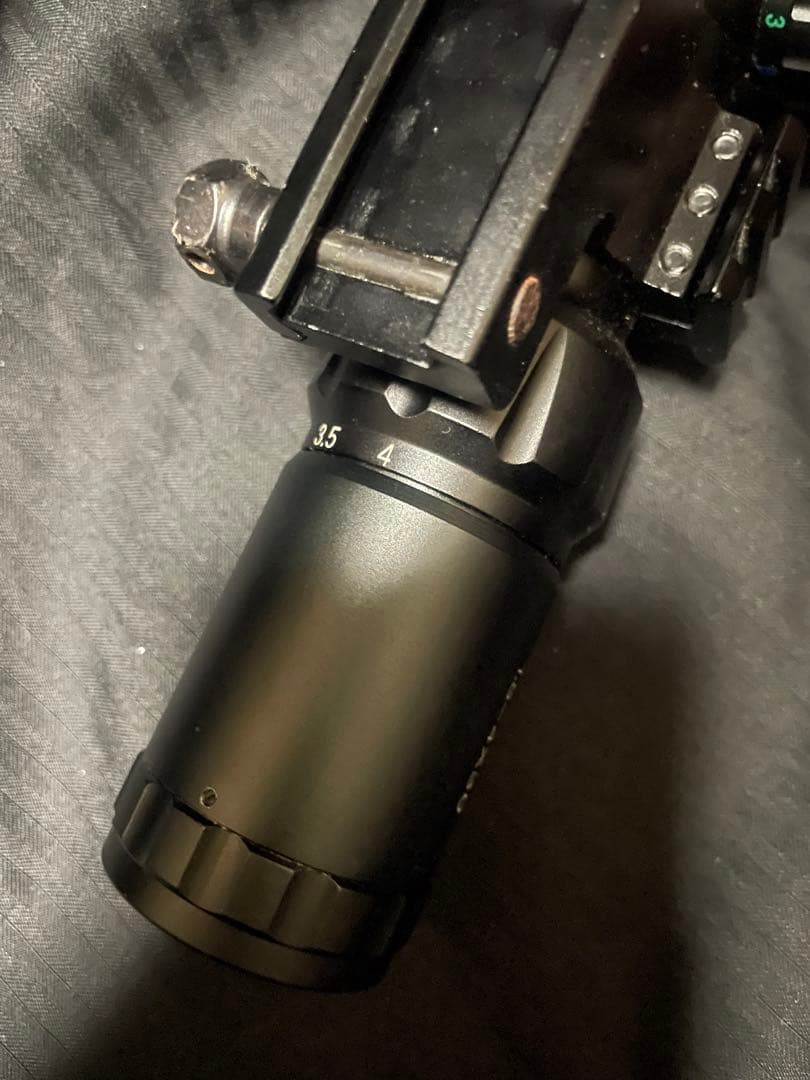 ショートスコープ　1.5-4倍　イルミネーション赤青緑点灯　エアガン　トイガン