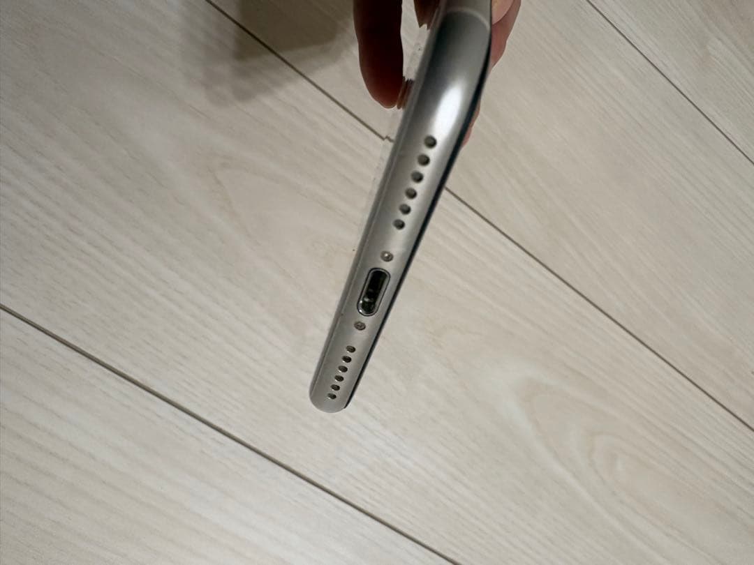 Apple iPhone SE (第2世代) ホワイト 本体☆美品 SIMフリー