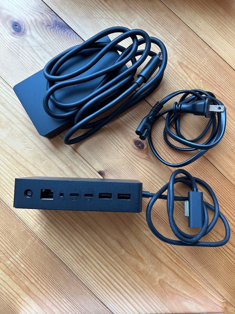 【美品】Microsoft Surface Dock 2