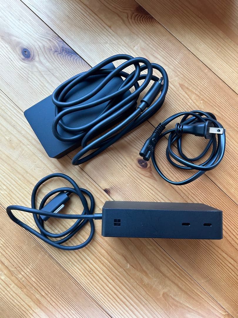【美品】Microsoft Surface Dock 2