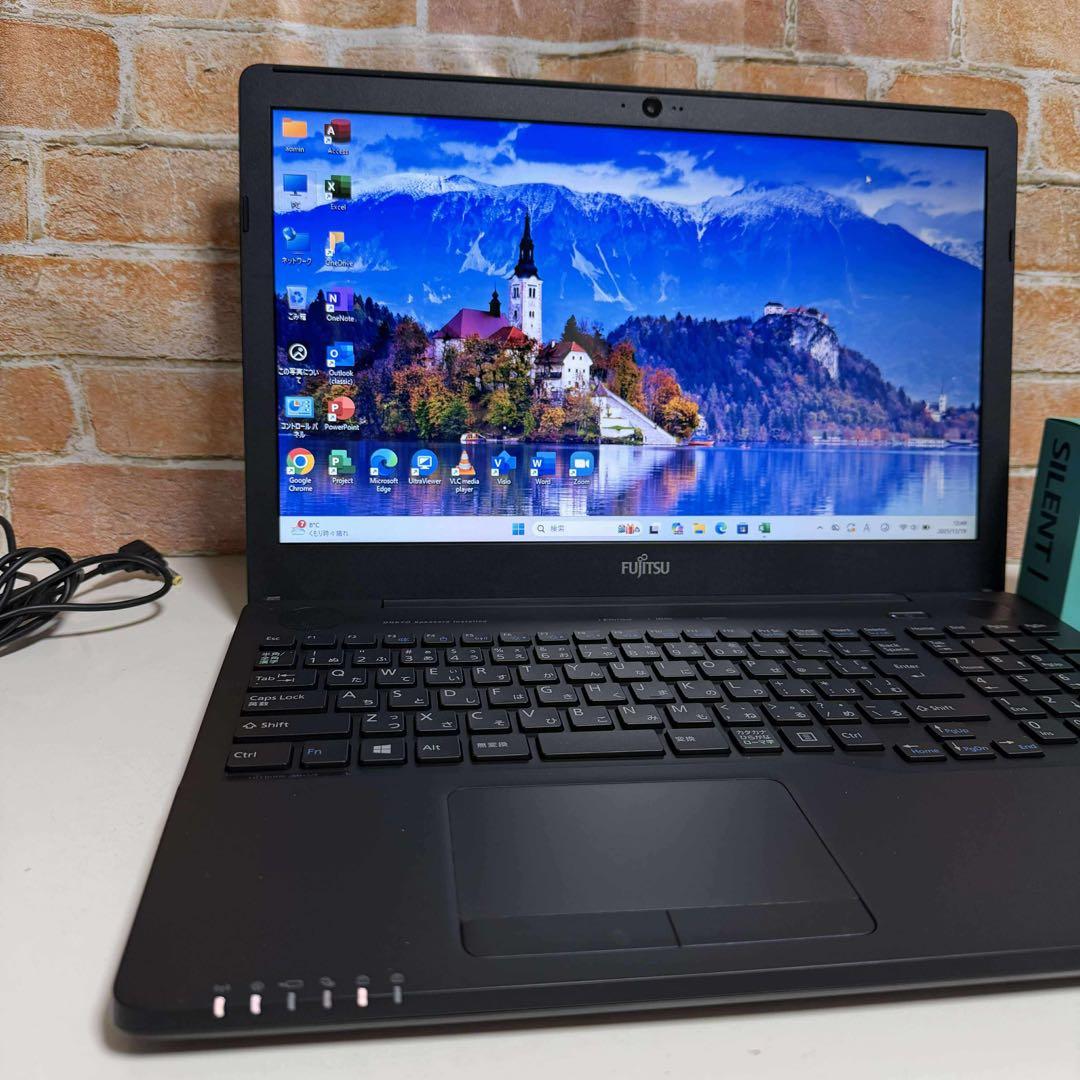 美品　富士通ノート PC SSD メモリ8GB Windows11 オフィス付き