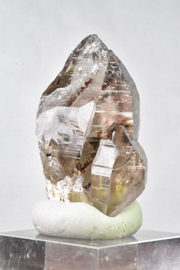 ガネーシュヒマール ヒンドゥン産 バイオタイト 角閃石 インクォーツ