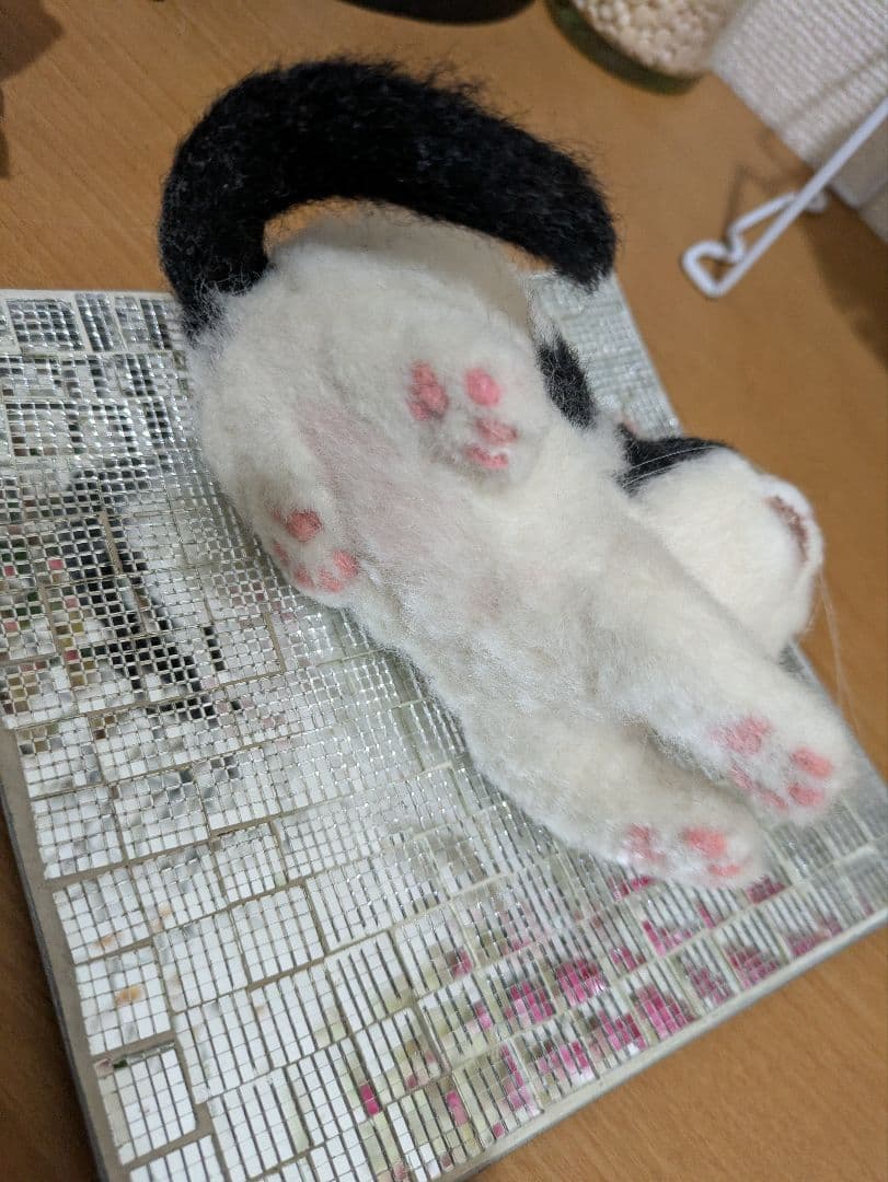 羊毛フェルト 猫 子猫 ハンドメイド 作家 アートドール 白黒 赤ちゃん